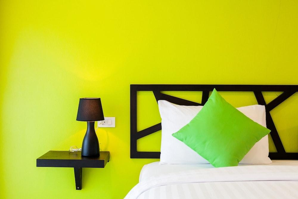 Sleep Whale Hotel Krabi Exterior photo