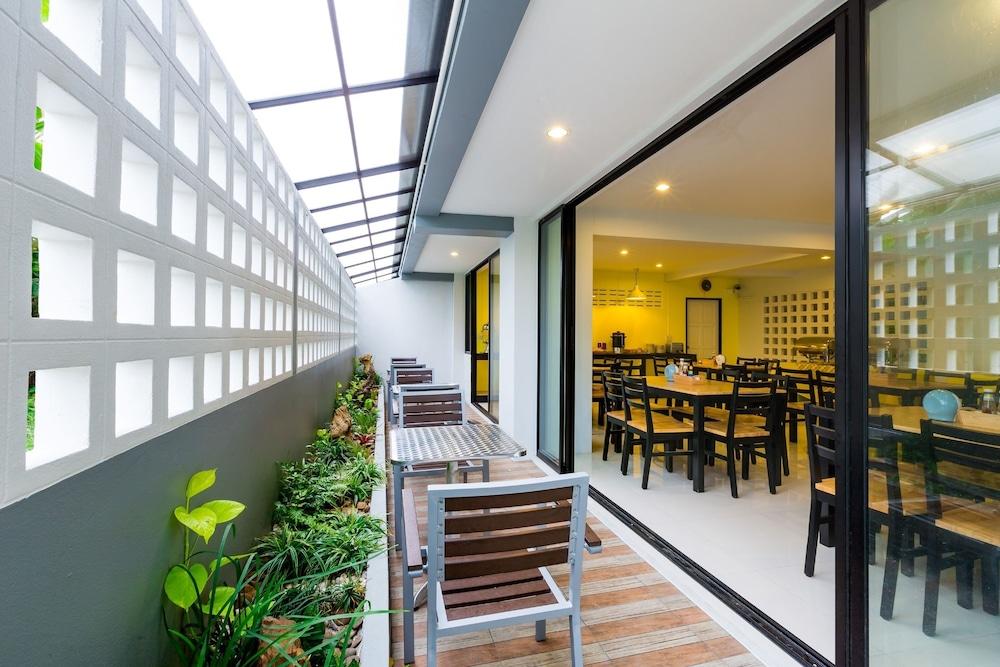 Sleep Whale Hotel Krabi Exterior photo